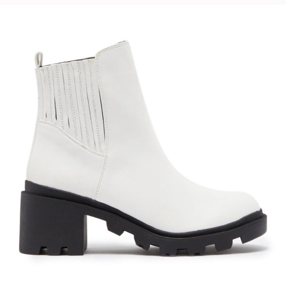 NIB Report Chelsea Boots